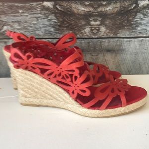 Cute red sandals with heel!